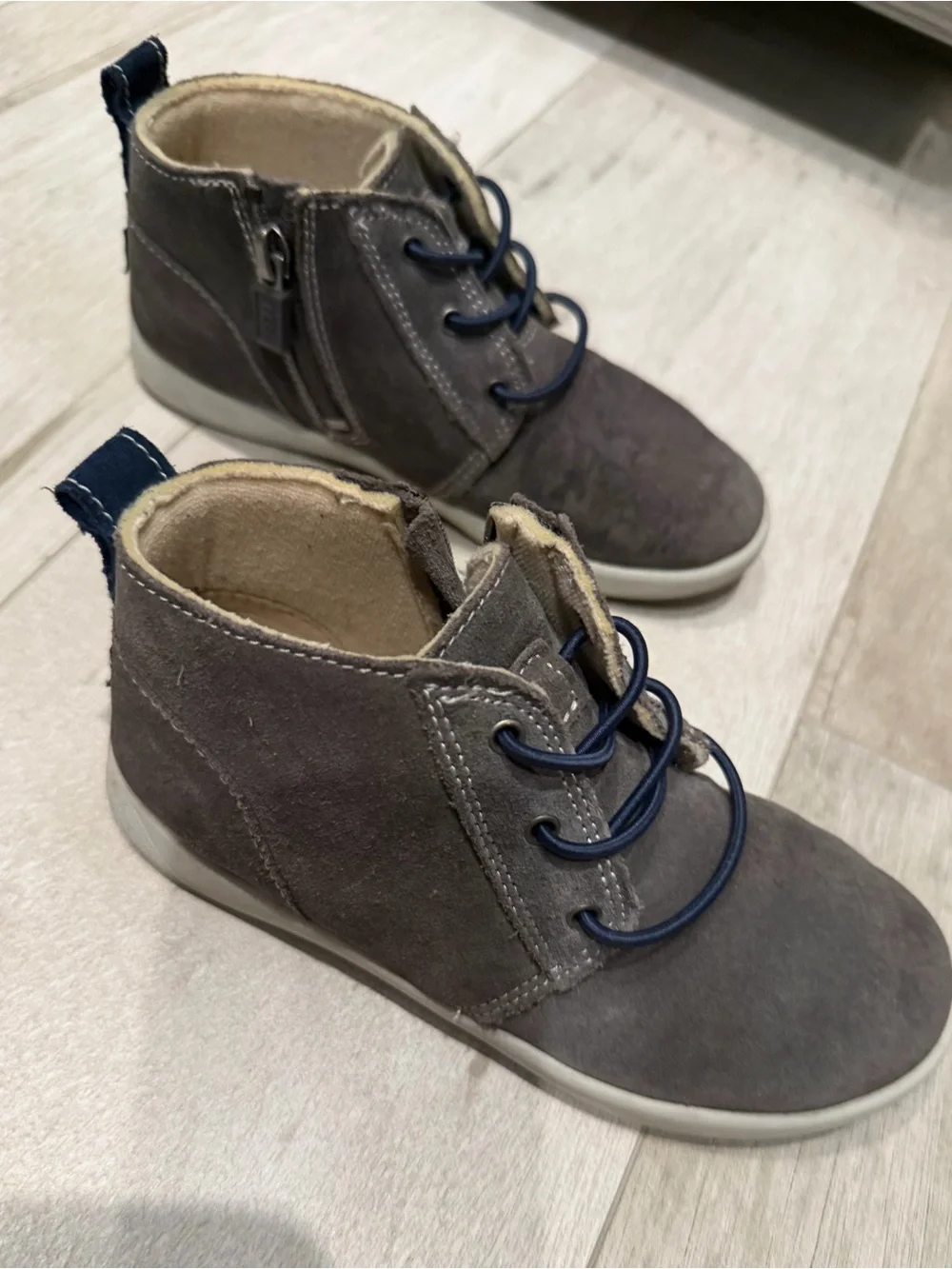 UGG Gray Suede Kids Ankle Boots with Navy Laces size 12 toddler